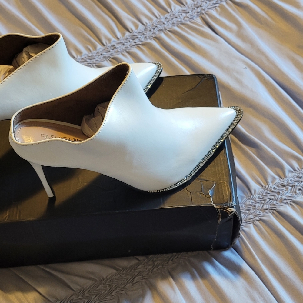 Heels - Picture 3 of 4